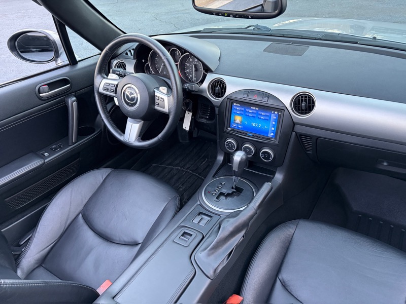 Mazda MX-5 Miata Grand Touring 2011