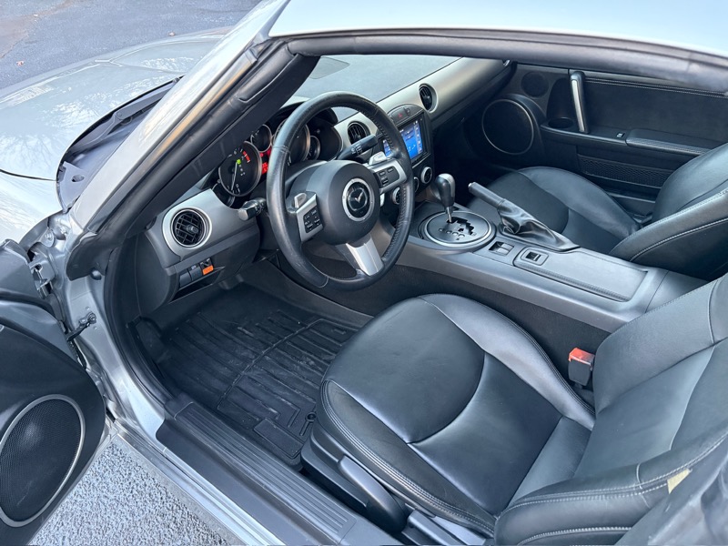 Mazda MX-5 Miata Grand Touring 2011