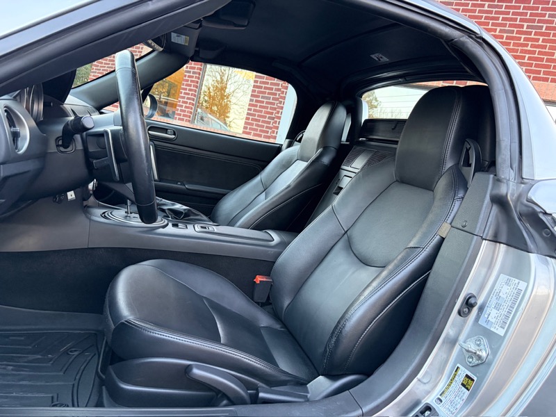 Mazda MX-5 Miata Grand Touring 2011