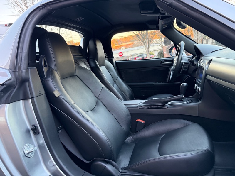 Mazda MX-5 Miata Grand Touring 2011