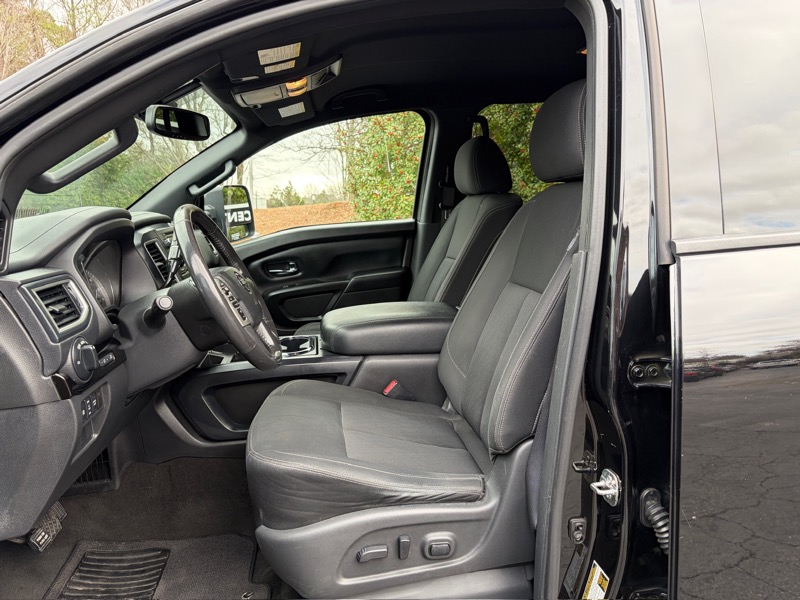 Nissan Titan XD 4x4 Diesel Crew Cab SV 2018