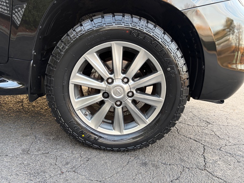 Lexus LX 570 Sport Utility 2011