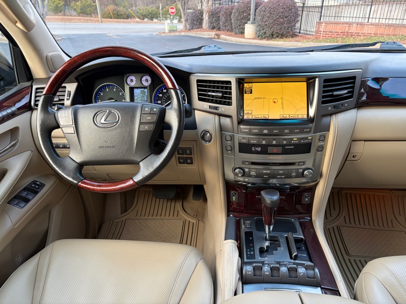 Lexus LX 570 Sport Utility 2011