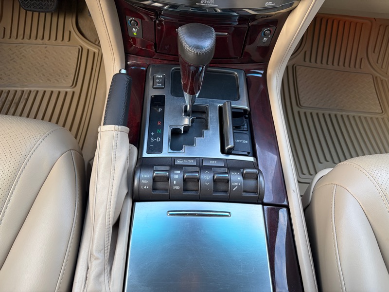 Lexus LX 570 Sport Utility 2011