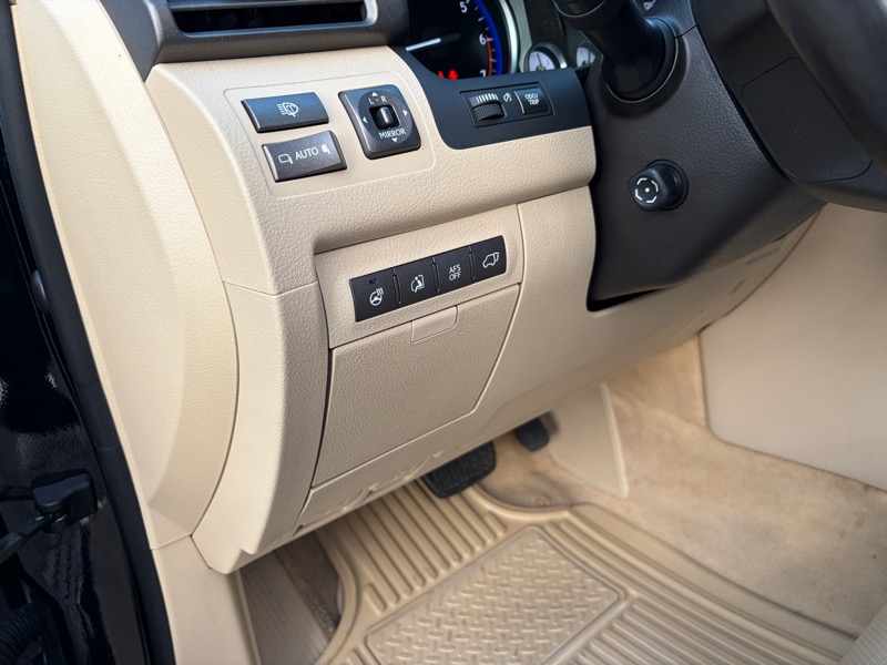 Lexus LX 570 Sport Utility 2011