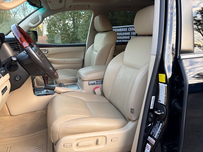 Lexus LX 570 Sport Utility 2011