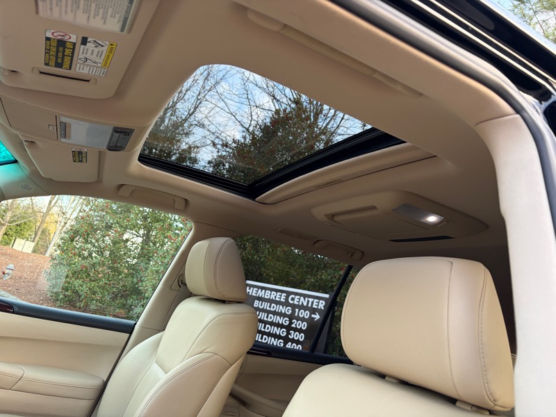 Lexus LX 570 Sport Utility 2011