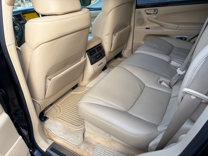 Lexus LX 570 Sport Utility 2011