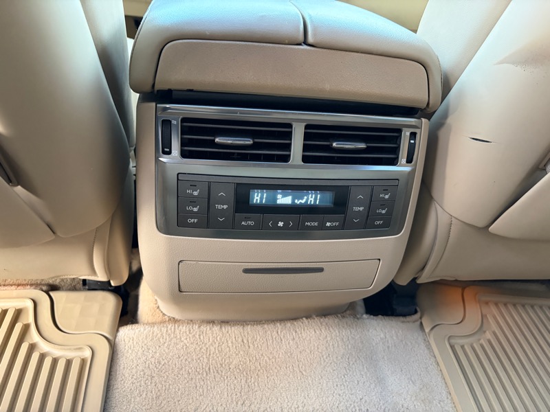 Lexus LX 570 Sport Utility 2011