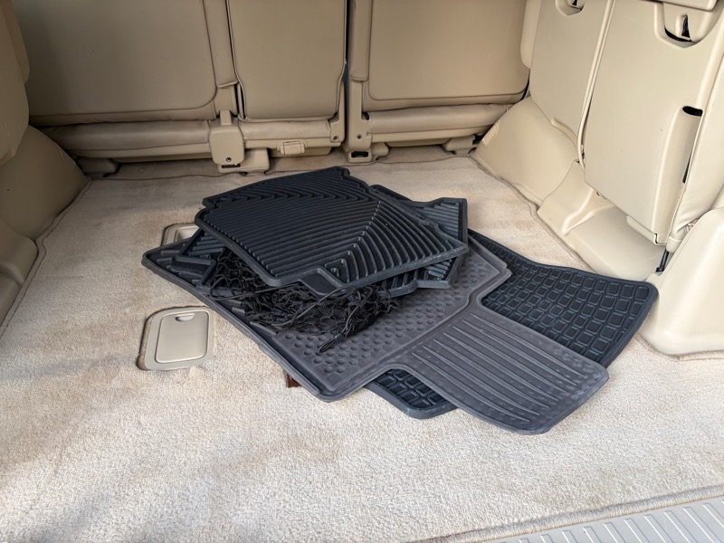 Lexus LX 570 Sport Utility 2011