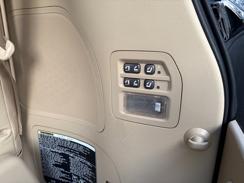 Lexus LX 570 Sport Utility 2011