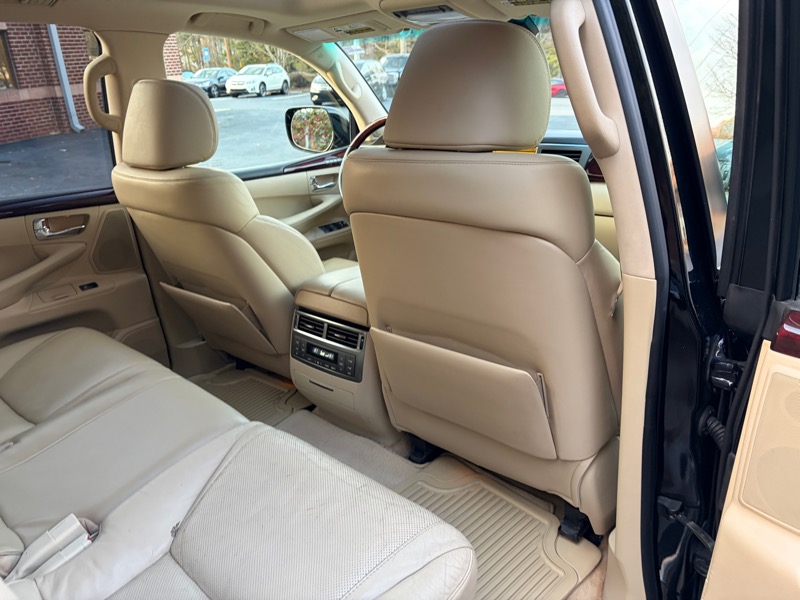 Lexus LX 570 Sport Utility 2011