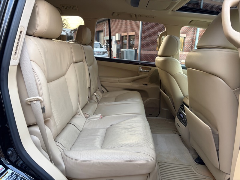 Lexus LX 570 Sport Utility 2011