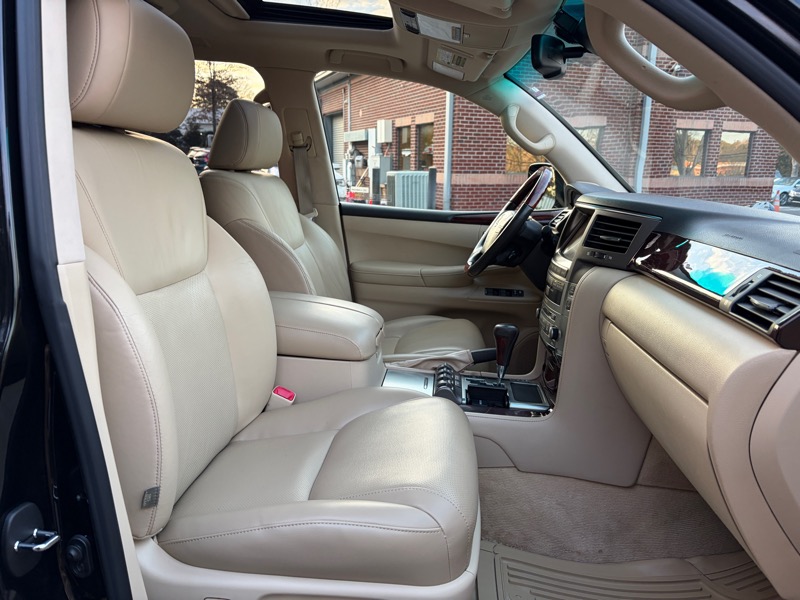 Lexus LX 570 Sport Utility 2011