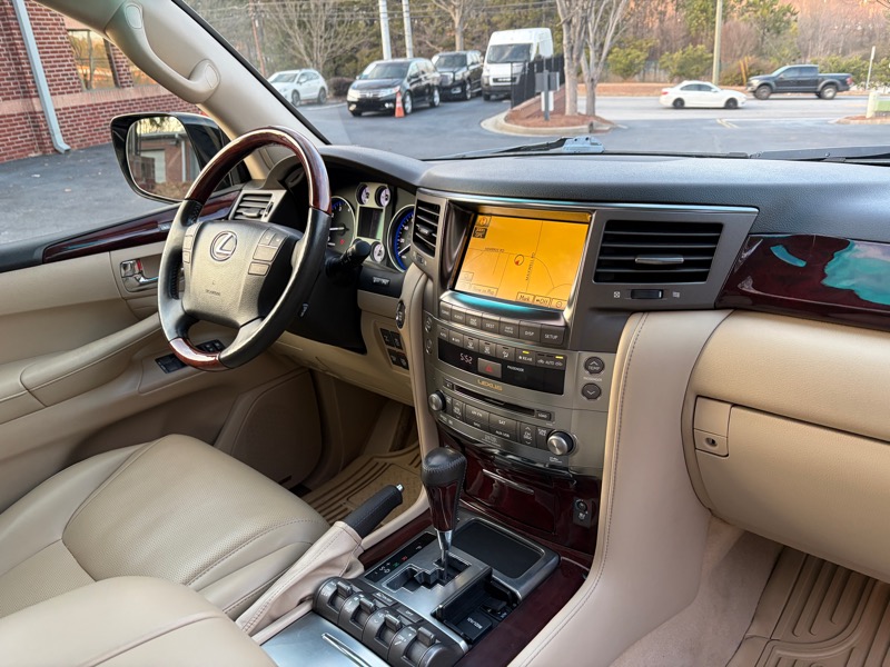 Lexus LX 570 Sport Utility 2011