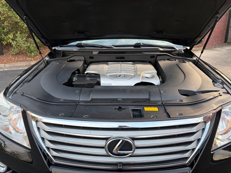 Lexus LX 570 Sport Utility 2011