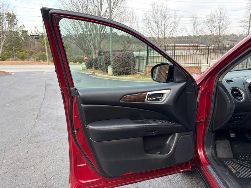 Nissan Pathfinder Hybrid Platinum 2WD 2014