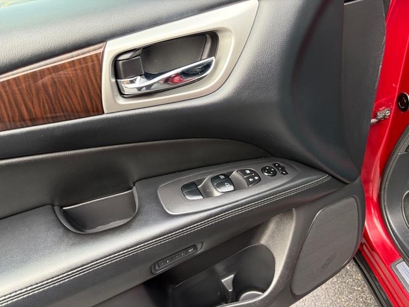 Nissan Pathfinder Hybrid Platinum 2WD 2014