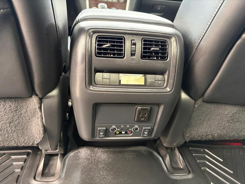 Nissan Pathfinder Hybrid Platinum 2WD 2014