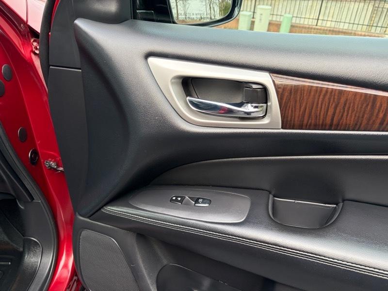 Nissan Pathfinder Hybrid Platinum 2WD 2014