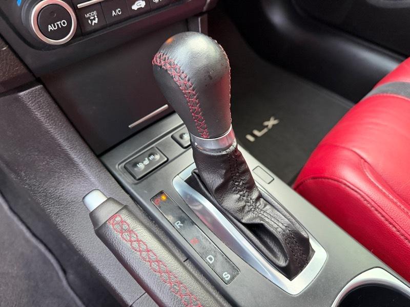 Acura ILX 8-Spd AT w/ Premium & A-SPEC Packages 2019