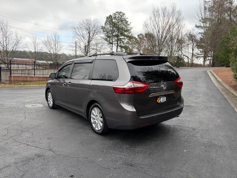 Toyota Sienna Limited Premium 7-Passenger 2017