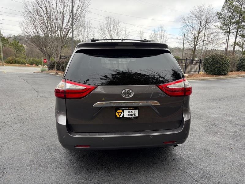 Toyota Sienna Limited Premium 7-Passenger 2017
