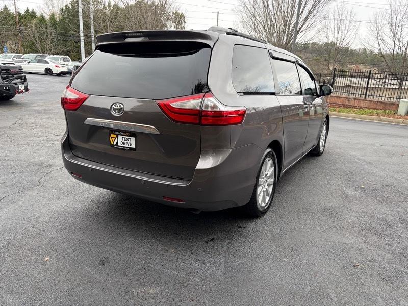 Toyota Sienna Limited Premium 7-Passenger 2017