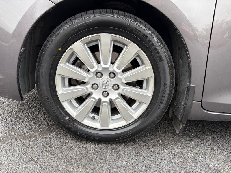 Toyota Sienna Limited Premium 7-Passenger 2017