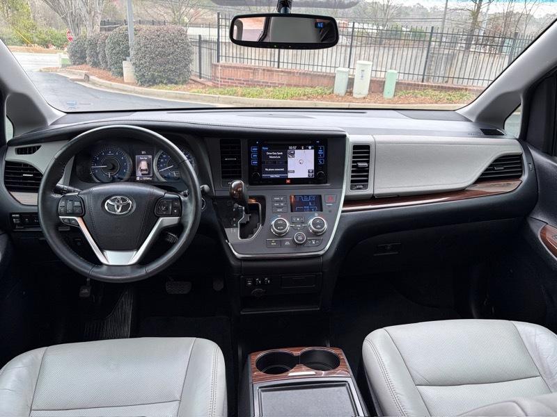 Toyota Sienna Limited Premium 7-Passenger 2017