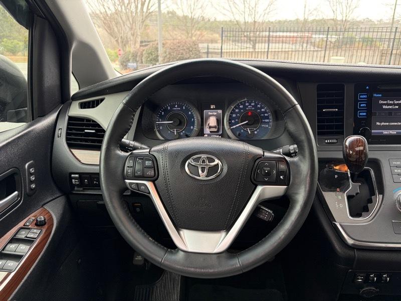 Toyota Sienna Limited Premium 7-Passenger 2017