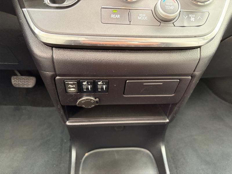 Toyota Sienna Limited Premium 7-Passenger 2017