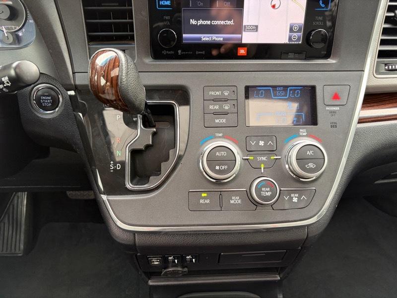 Toyota Sienna Limited Premium 7-Passenger 2017