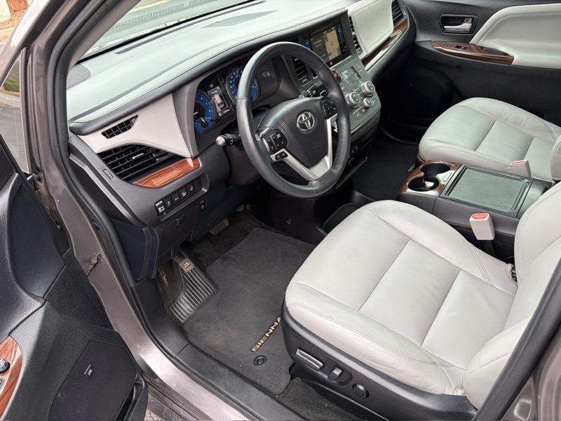 Toyota Sienna Limited Premium 7-Passenger 2017