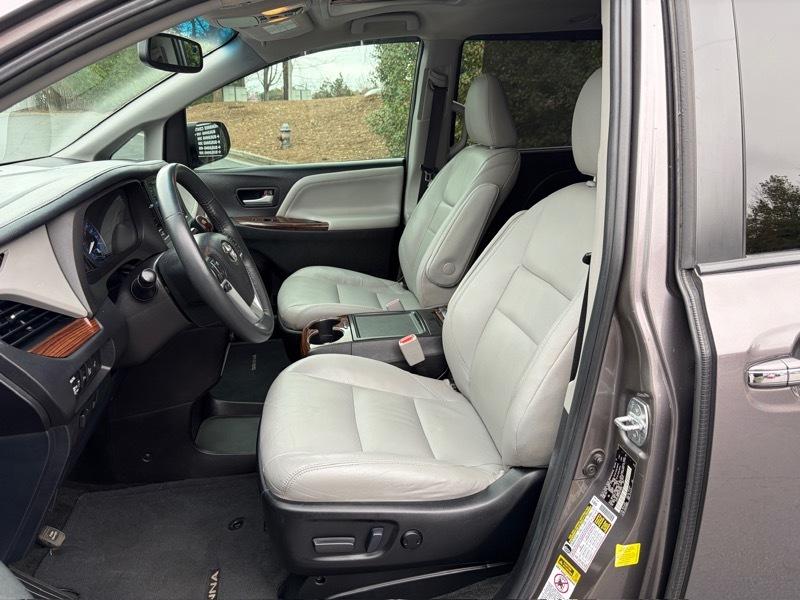 Toyota Sienna Limited Premium 7-Passenger 2017