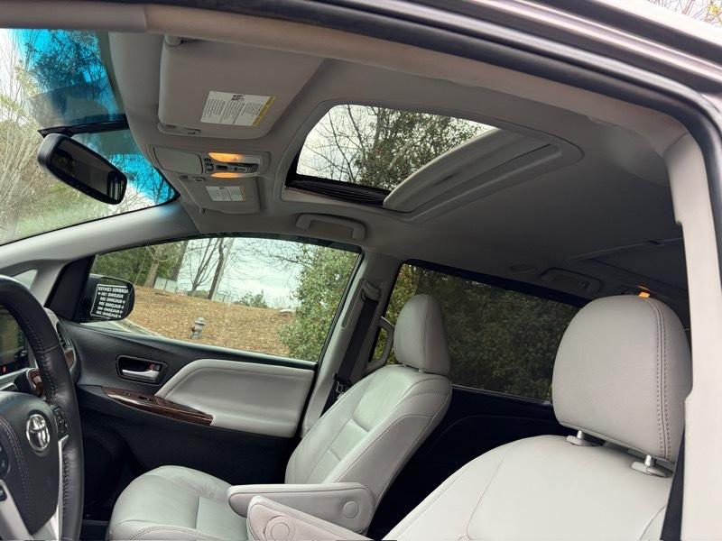 Toyota Sienna Limited Premium 7-Passenger 2017