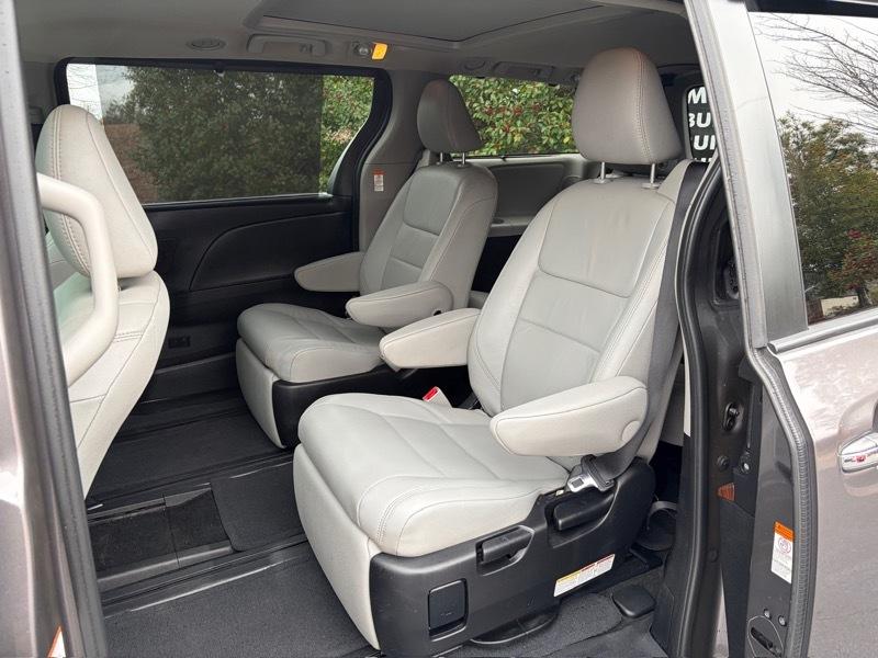 Toyota Sienna Limited Premium 7-Passenger 2017