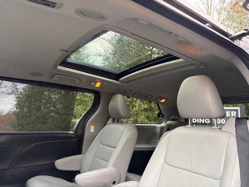 Toyota Sienna Limited Premium 7-Passenger 2017