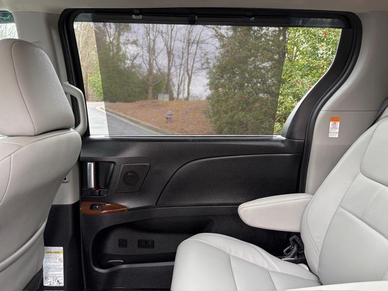 Toyota Sienna Limited Premium 7-Passenger 2017