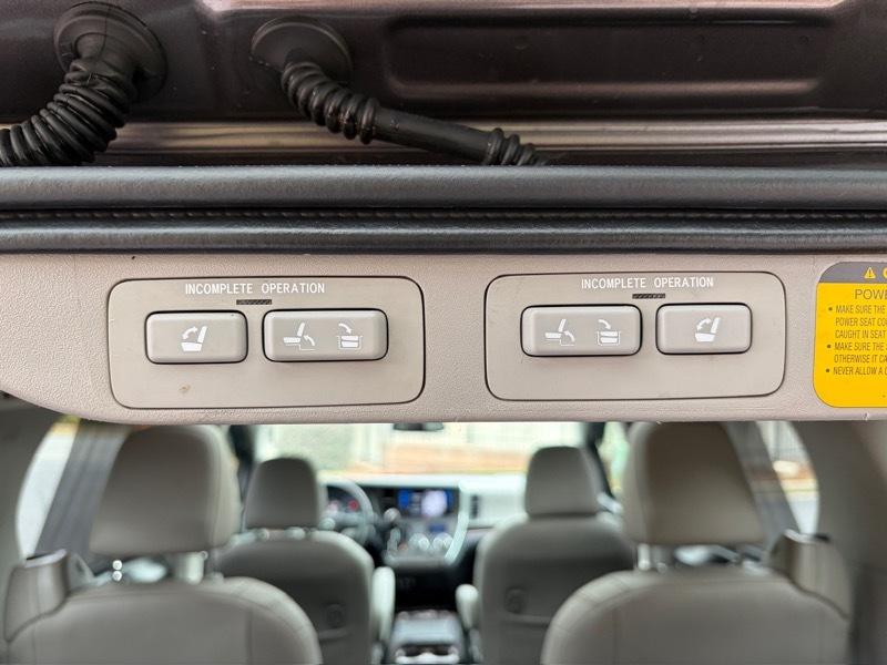 Toyota Sienna Limited Premium 7-Passenger 2017