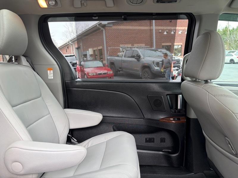 Toyota Sienna Limited Premium 7-Passenger 2017