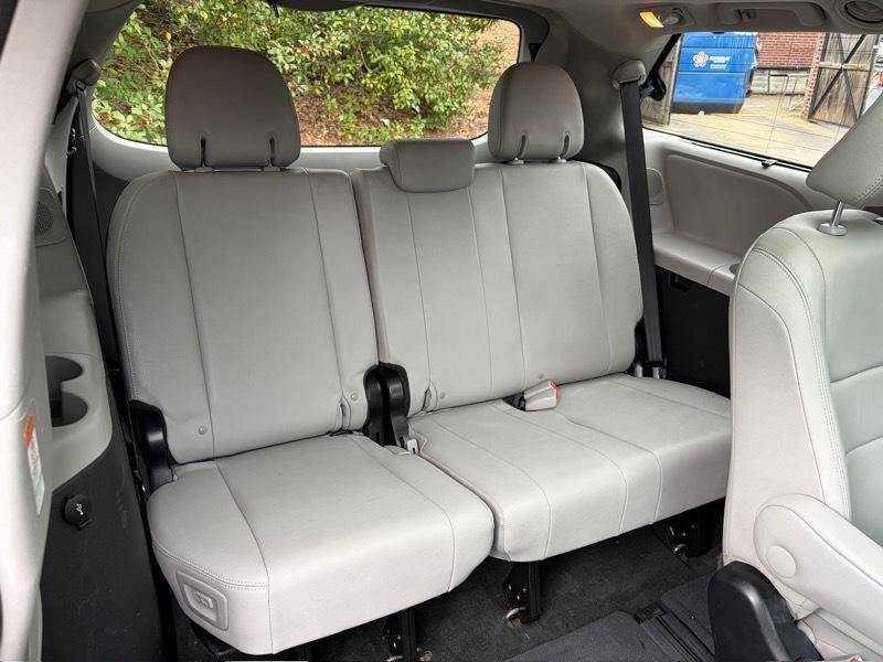 Toyota Sienna Limited Premium 7-Passenger 2017