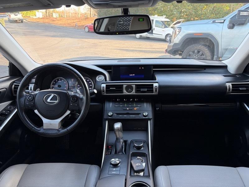 Lexus IS 200t 2016