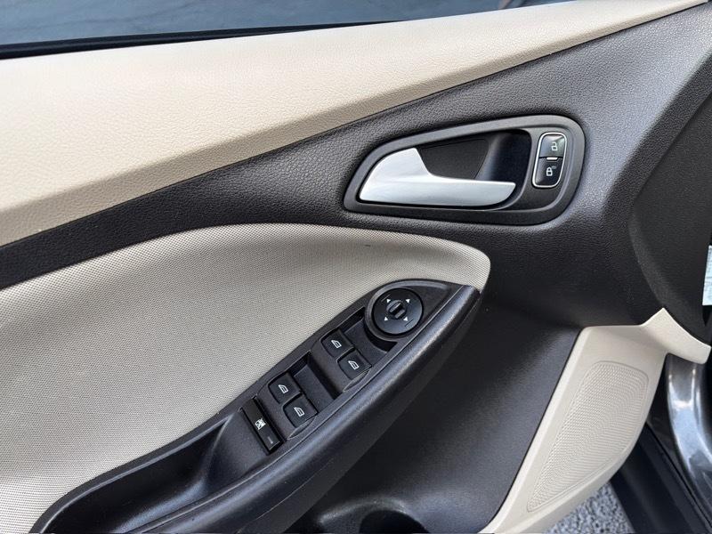 Ford Focus SE Sedan 2015