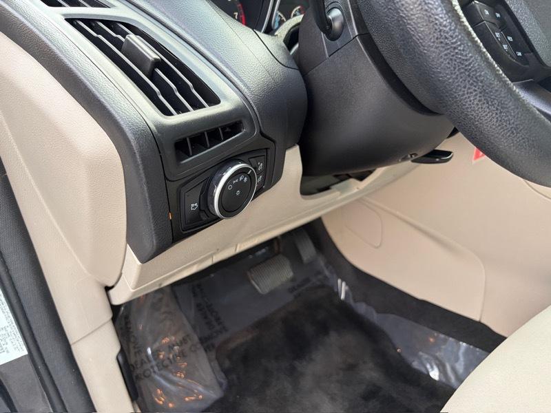 Ford Focus SE Sedan 2015