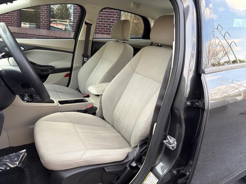 Ford Focus SE Sedan 2015