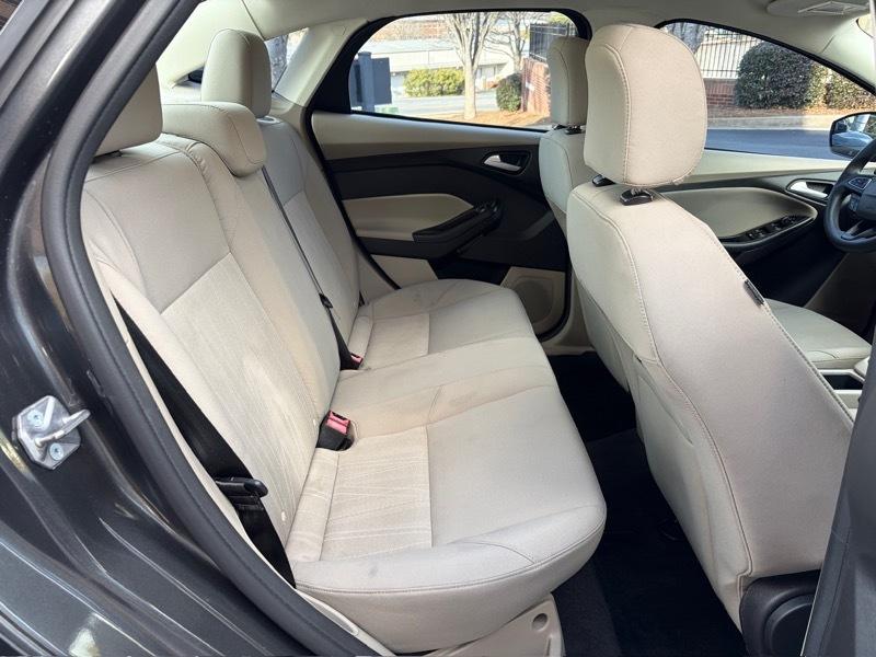 Ford Focus SE Sedan 2015