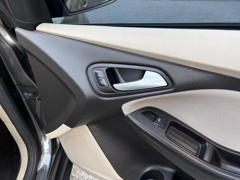 Ford Focus SE Sedan 2015