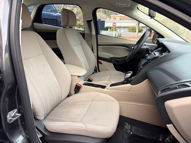 Ford Focus SE Sedan 2015