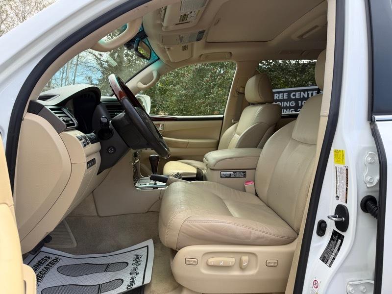 Lexus LX 570 Sport Utility 2011